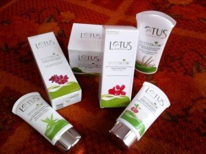 Product Review: Lotus Herbals Whiteglow skin whitening and brightening Masque